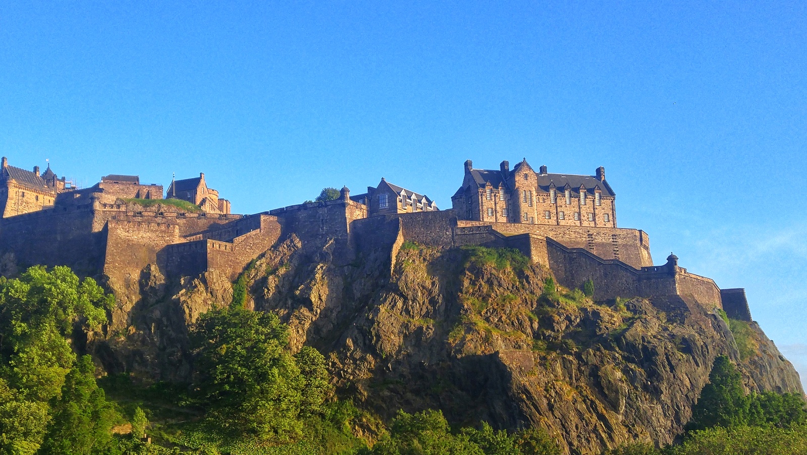 5 Things To Do In Edinburgh, Scotland - Deliciously Directionless